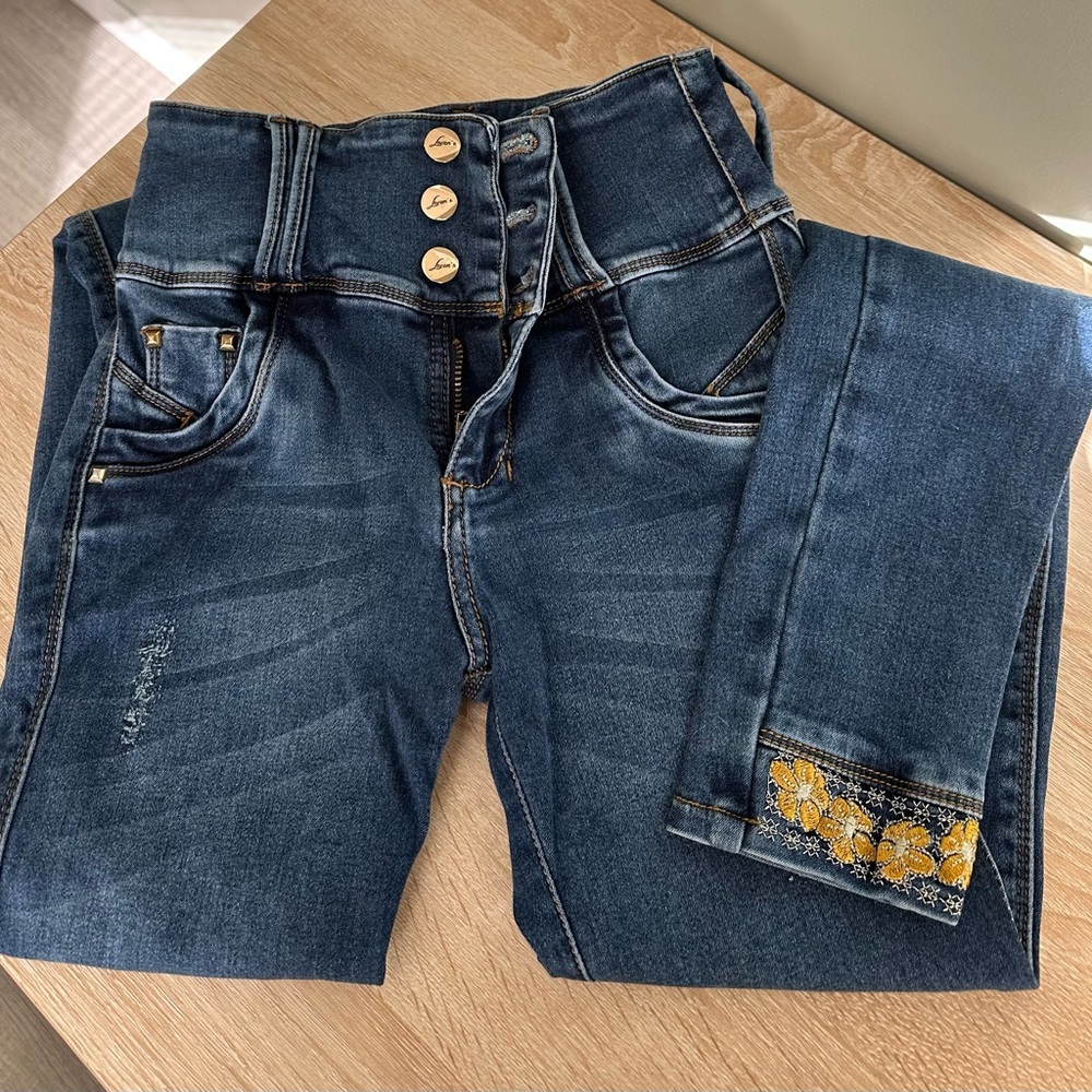 Loren’s Women Colombian Skinny Jean